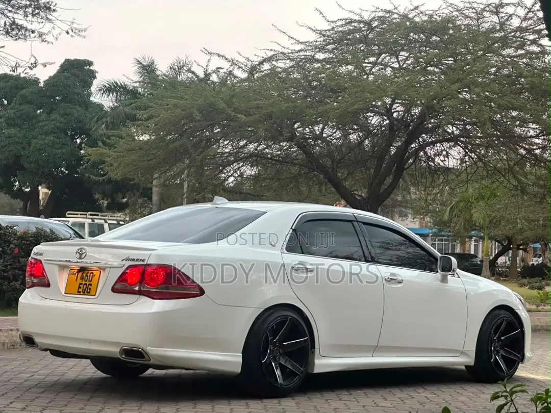 Toyota Crown 2009 Pearl