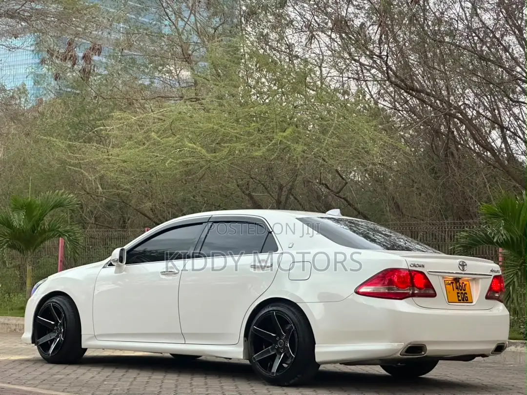Toyota Crown 2009 Pearl