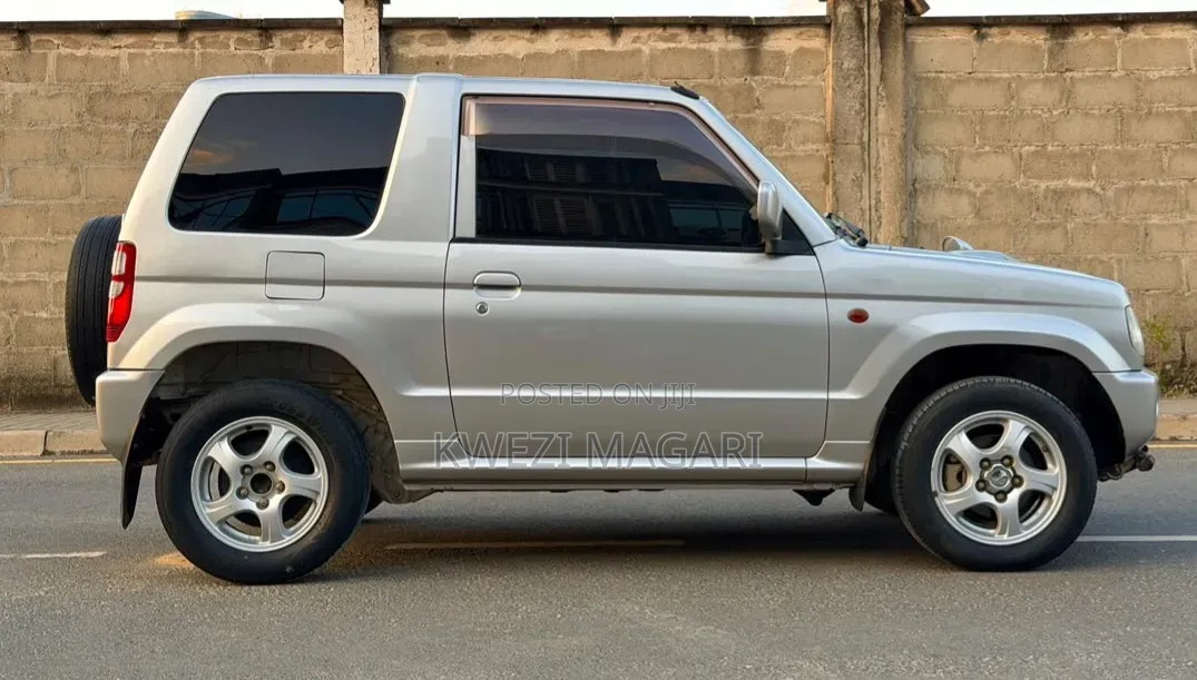 Mitsubishi Pajero 2005 Silver