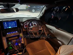Toyota Land Cruiser 2024 White