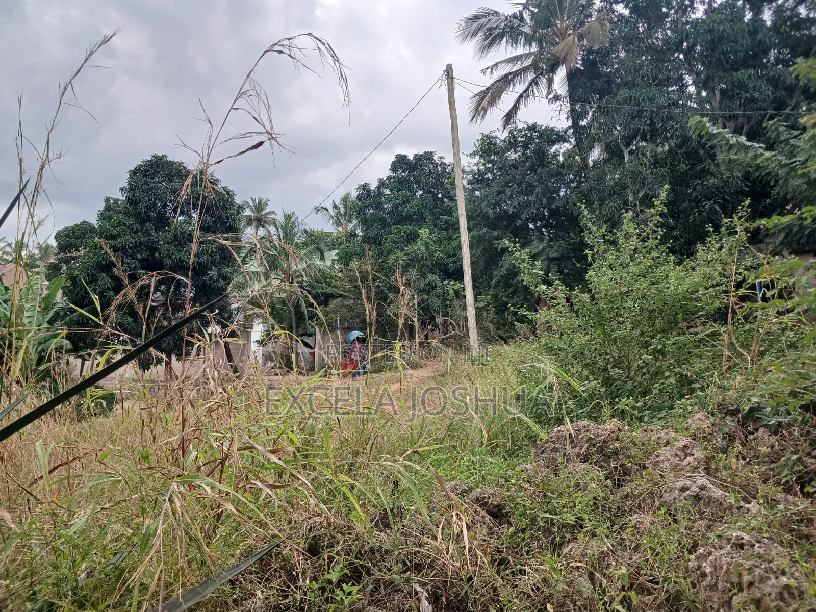 Kiwanja Kinauzwa Goba Mtaa Wa Muhimbili