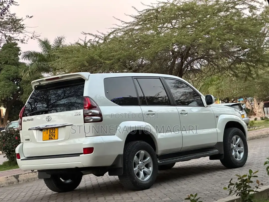 Toyota Land Cruiser Prado 2007 White