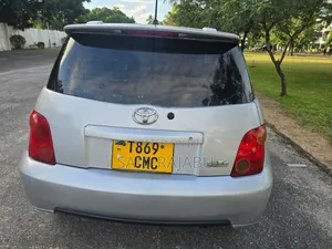 Toyota IST 2025 Silver