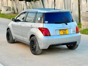 Toyota IST 2004 Silver