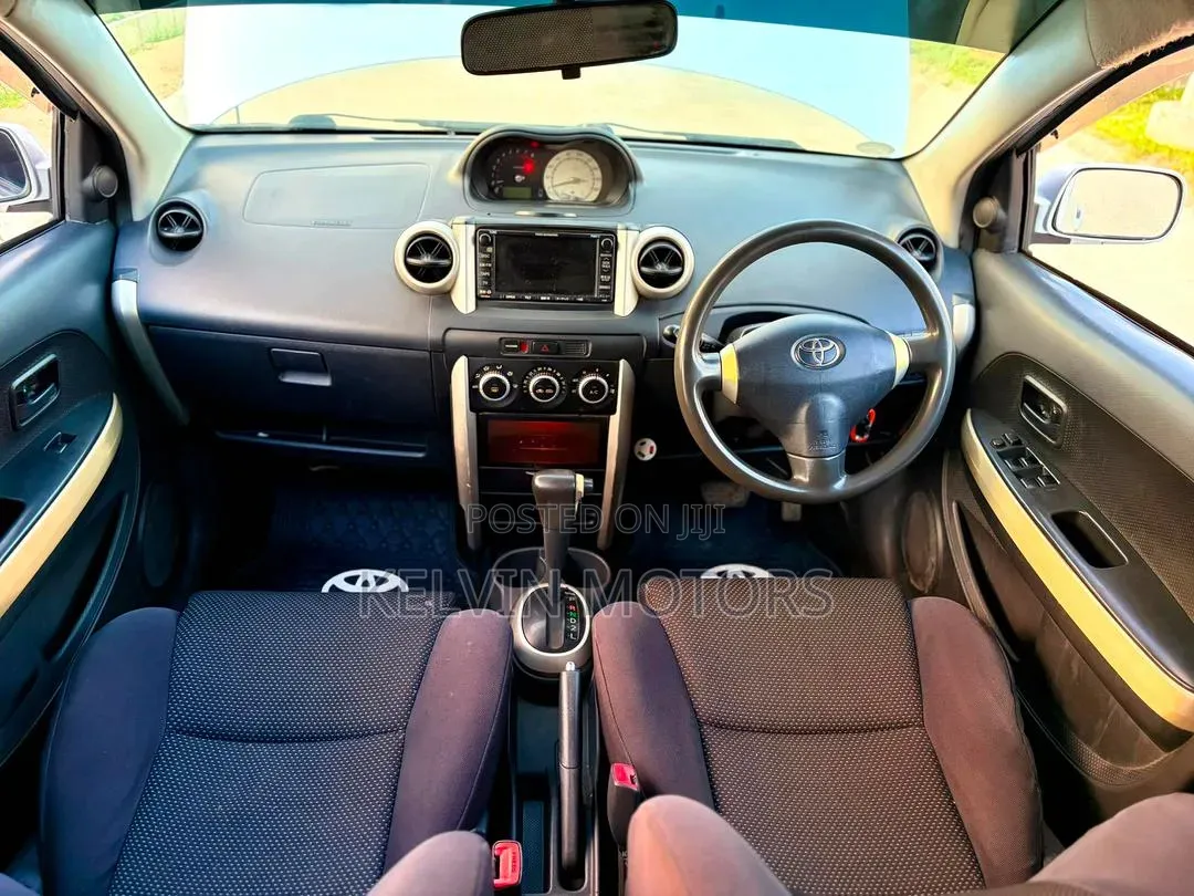 Toyota IST 2004 Silver