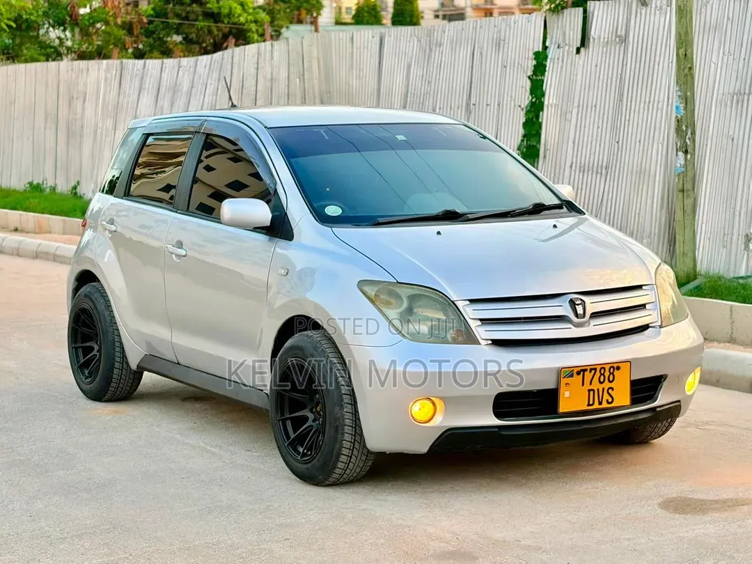 Toyota IST 2004 Silver