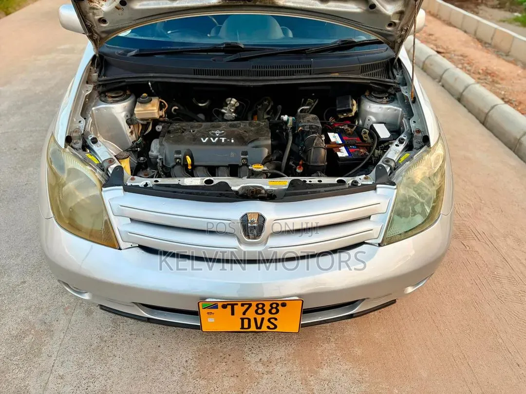 Toyota IST 2004 Silver