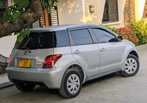 Toyota IST 2004 White