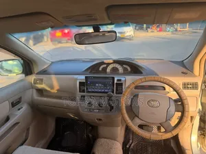 Toyota Raum 2005 Silver