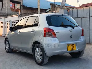 Toyota Vitz 2003 Gray
