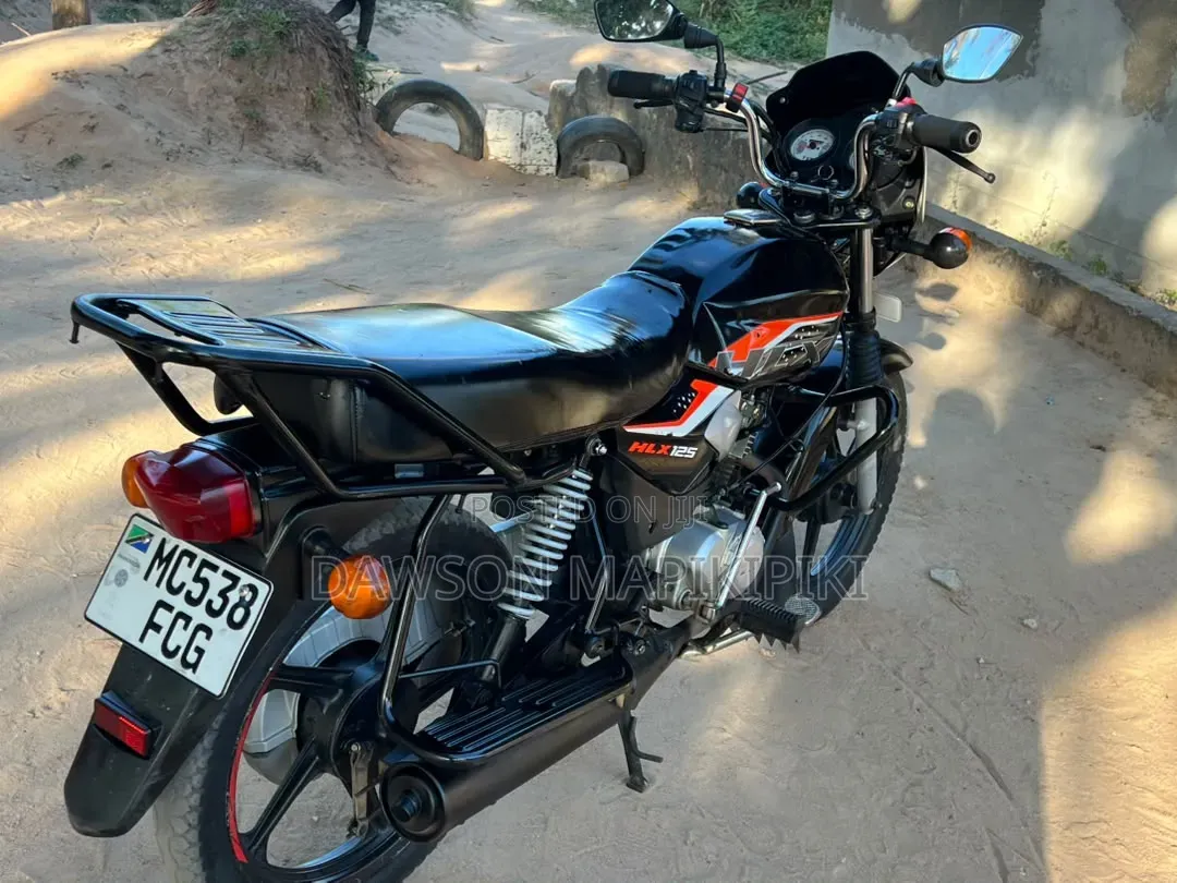 TVS HLX 125 2025 Black