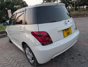 Toyota IST 2006 White