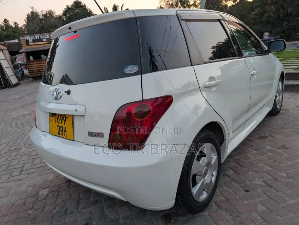 Toyota IST 2006 White