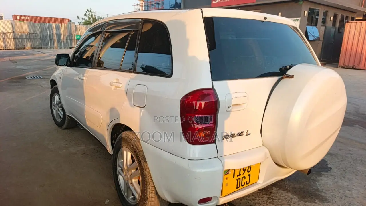 Toyota RAV4 2005 White