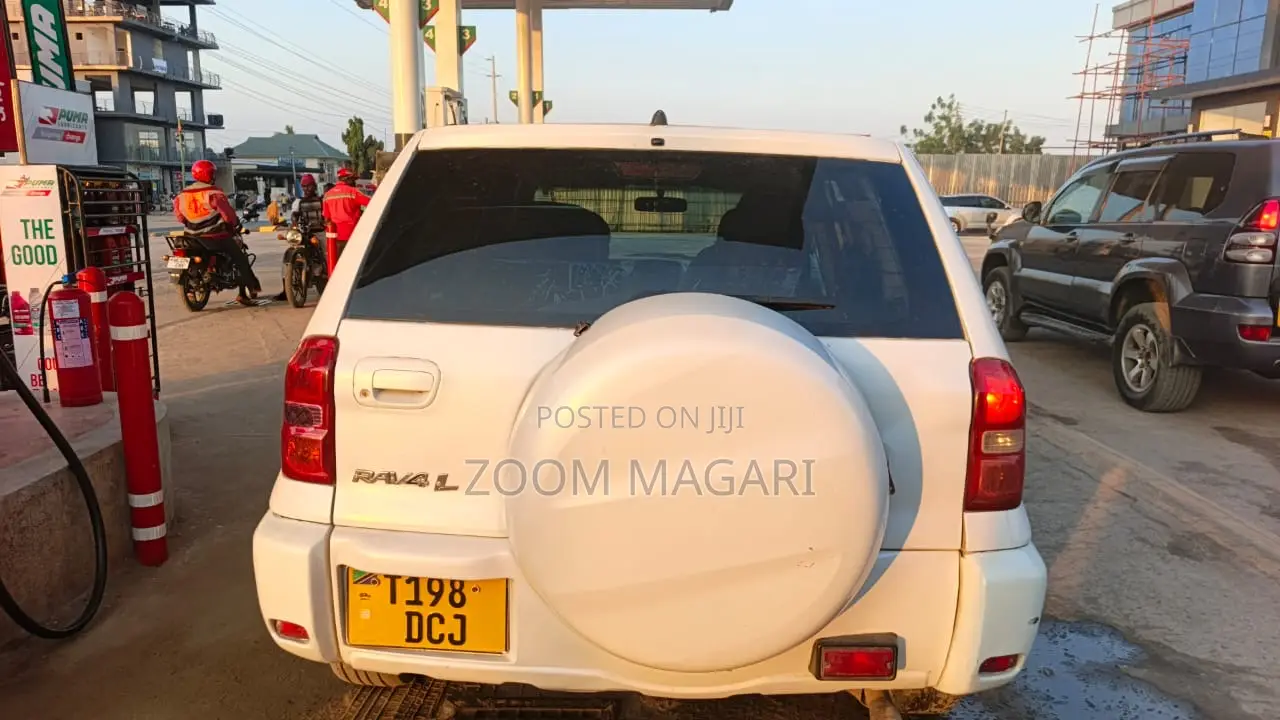 Toyota RAV4 2005 White