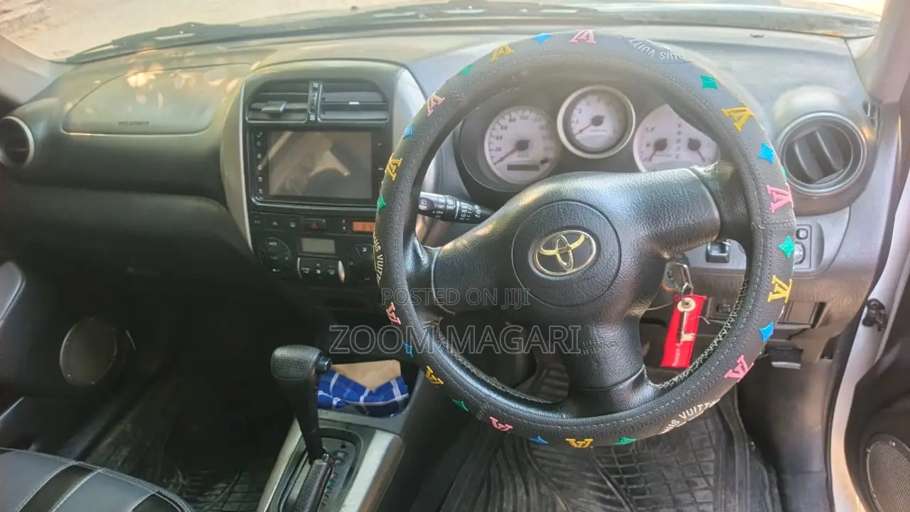 Toyota RAV4 2005 White