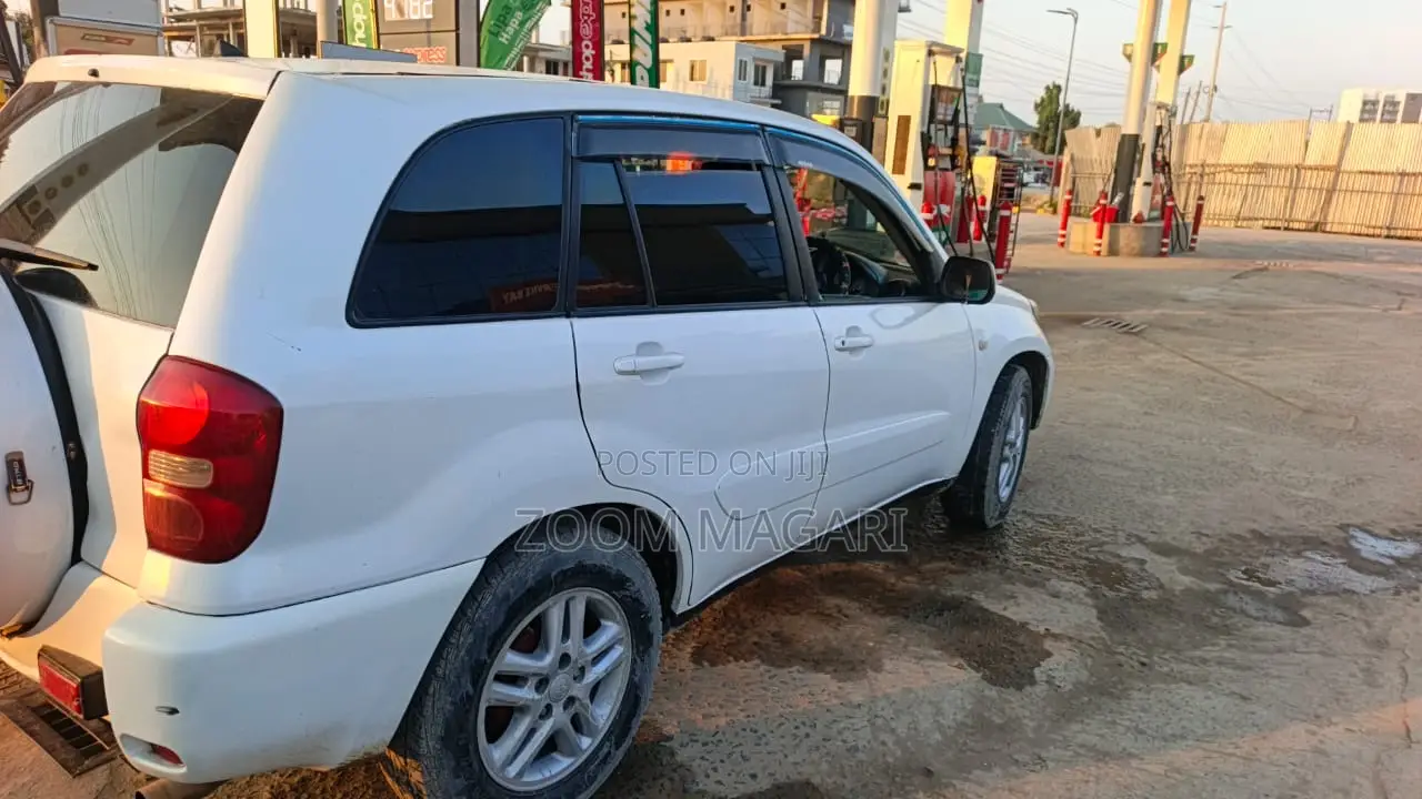 Toyota RAV4 2005 White