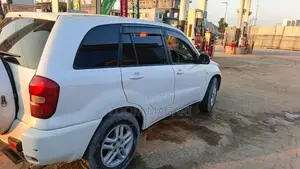 Toyota RAV4 2005 White