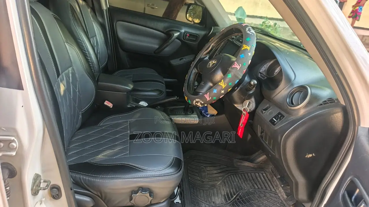 Toyota RAV4 2005 White