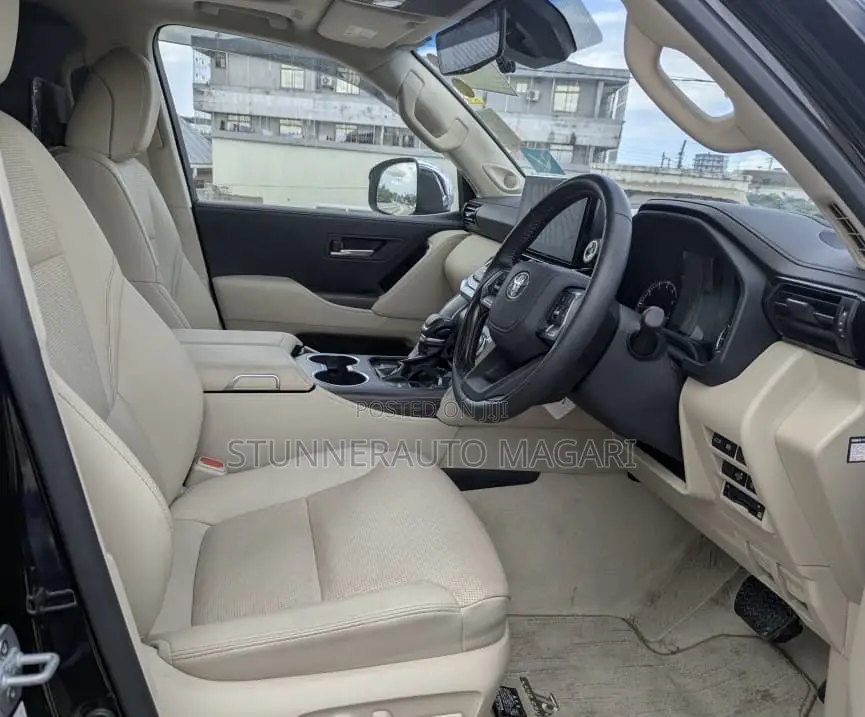 Toyota Land Cruiser 2024 Black