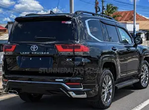 Toyota Land Cruiser 2024 Black