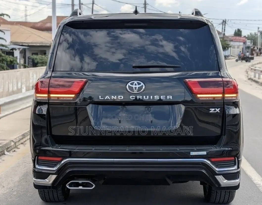 Toyota Land Cruiser 2024 Black