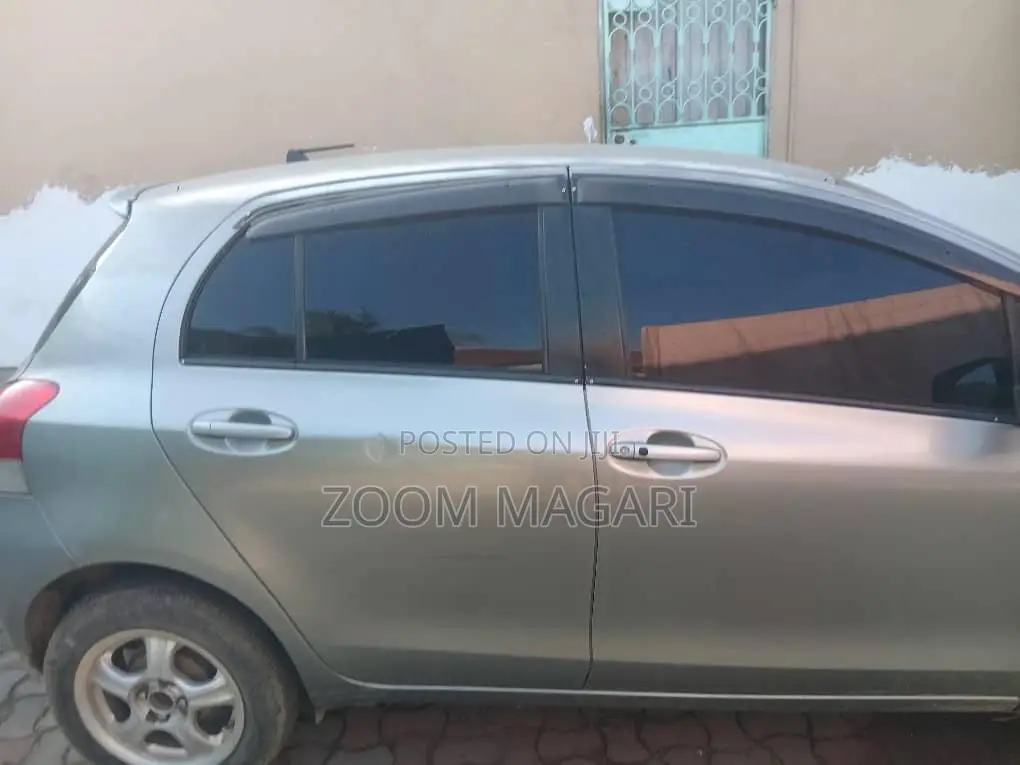 Toyota Vitz 2006 Gray