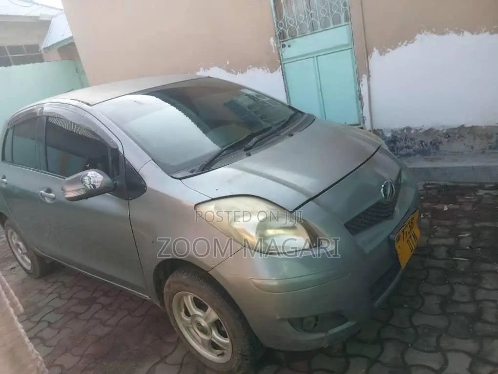 Toyota Vitz 2006 Gray
