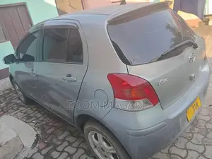 Toyota Vitz 2006 Gray