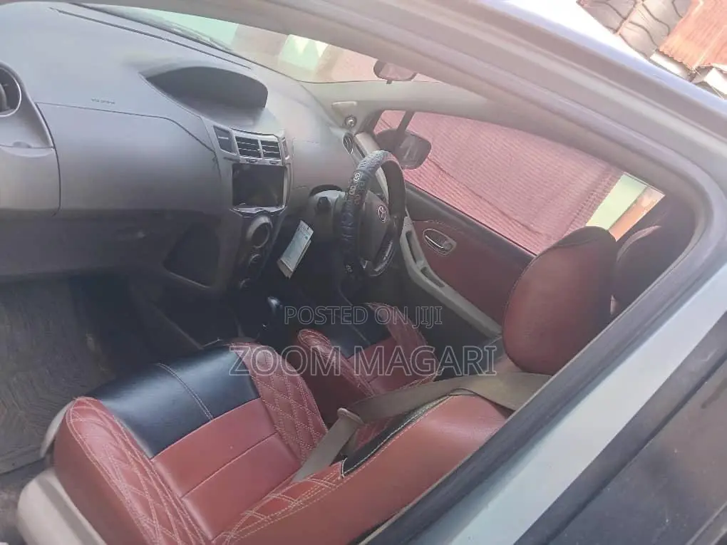 Toyota Vitz 2006 Gray
