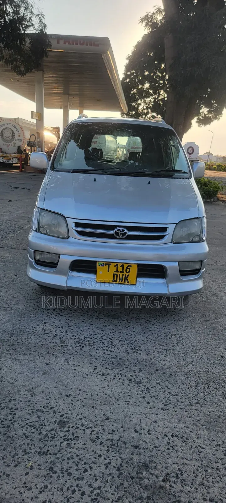 Toyota Noah 2002 Silver