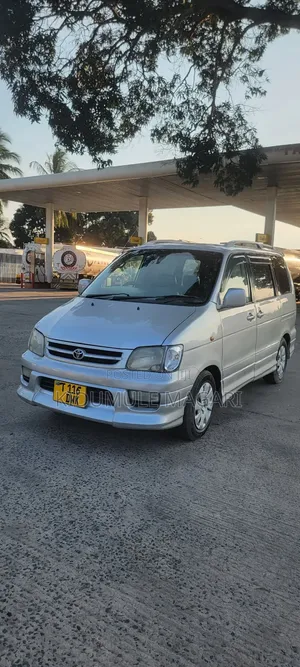 Toyota Noah 2002 Silver