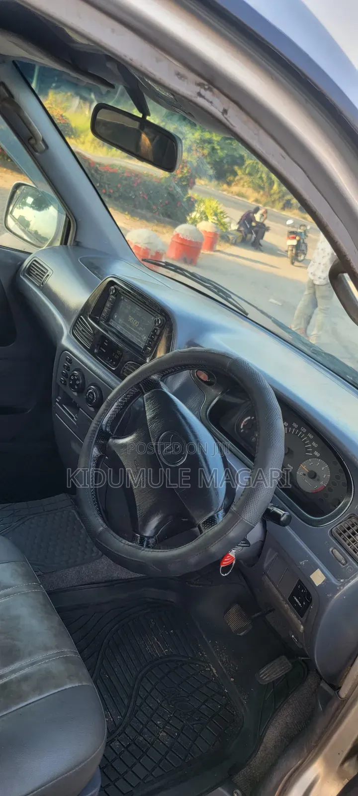 Toyota Noah 2002 Silver