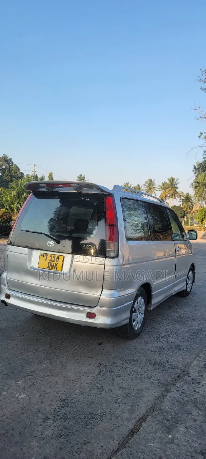 Toyota Noah 2002 Silver