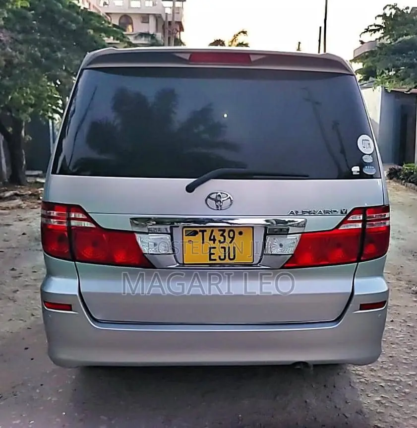 Toyota Alphard 2.4 Petrol AWD 2006 Silver