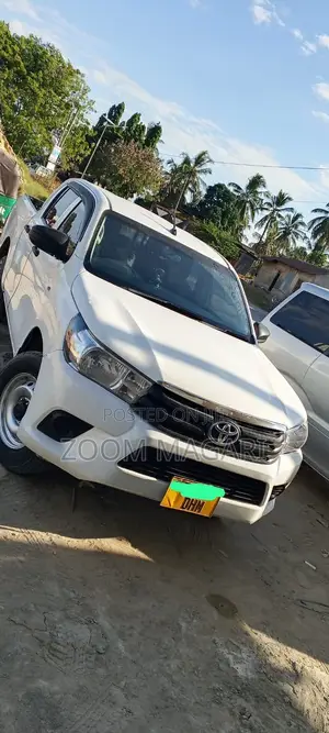 Toyota Hilux 2020 White