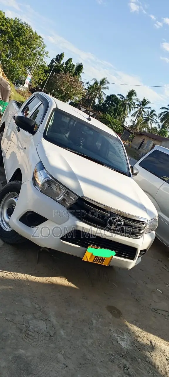 Toyota Hilux 2020 White