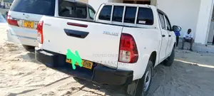 Toyota Hilux 2020 White