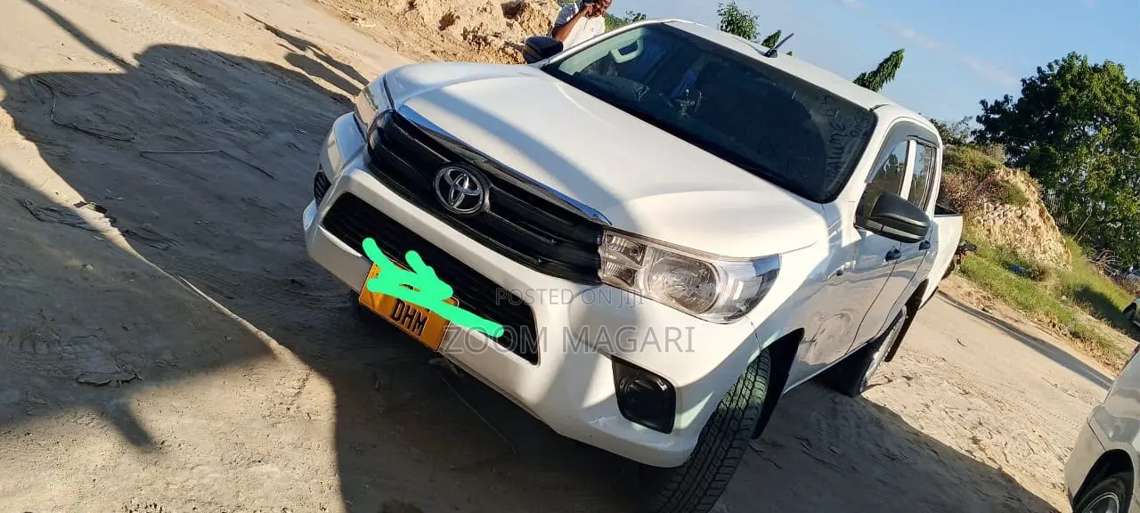 Toyota Hilux 2020 White