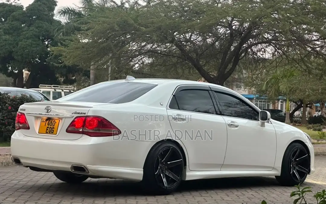 Toyota Crown 2009 Pearl