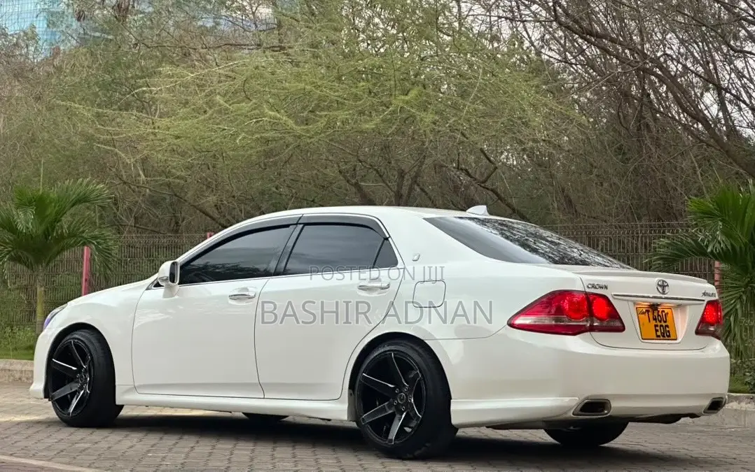 Toyota Crown 2009 Pearl