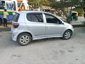 Toyota Vitz 2006 Silver