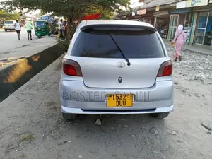 Toyota Vitz 2006 Silver