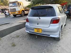 Toyota Vitz 2006 Silver
