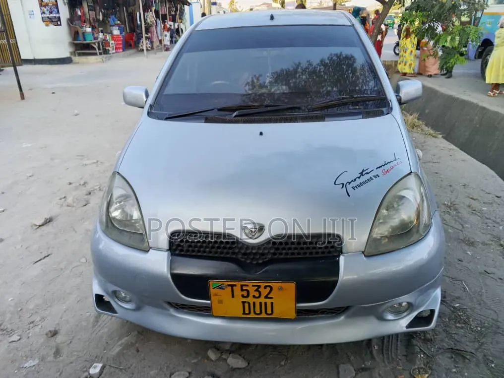Toyota Vitz 2006 Silver
