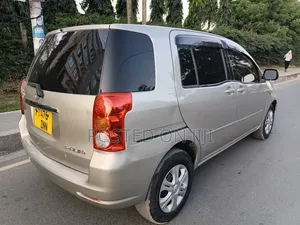 Toyota Raum 2005 Silver