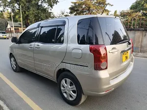 Toyota Raum 2005 Silver