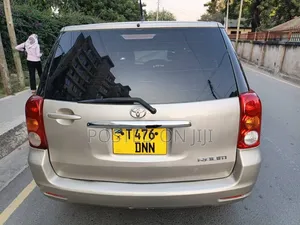 Toyota Raum 2005 Silver