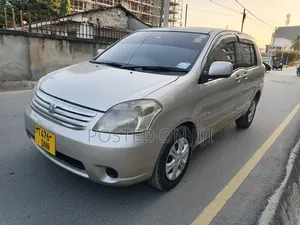 Toyota Raum 2005 Silver