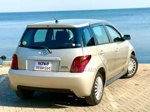 Toyota IST 2003 Silver